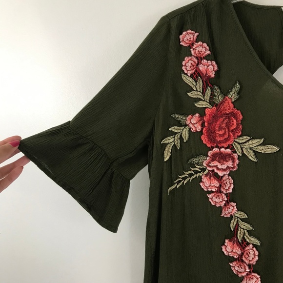 Pleione Olive Green Rose Patch Bell Sleeve Top XS - Picture 3 of 8